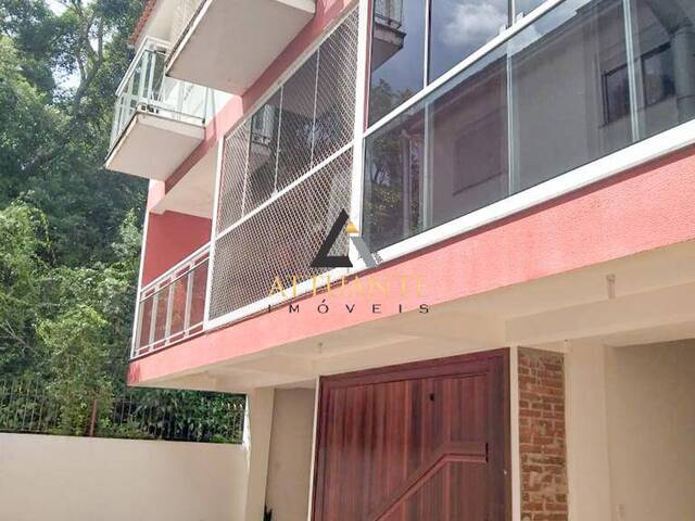 Sobrado para Venda em Caxias do Sul - 2